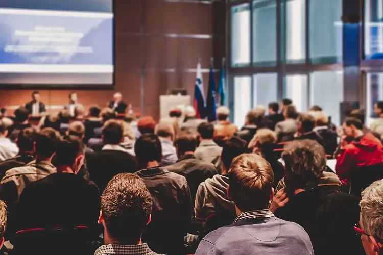 Comment organiser un congrès professionnel impactant ?